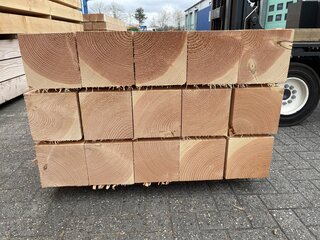 Ca. 14x Douglas balken fijnbezaagd , 150x150mm, lengte 400cm